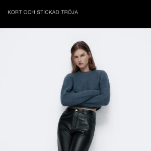 Kort och stickad tröja  - Skön kort stickad tröja , aldrig använt , jätte bra skick 