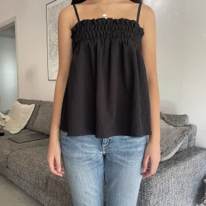 Svart linne  - Jättefint linne från Asos som inte kommer till användning! 💗