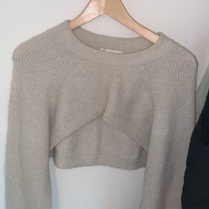 Stickad - Super croppad tröja från hm! Nyskick!❤️