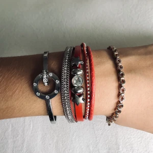 Rött armband  - Rött armband❤️