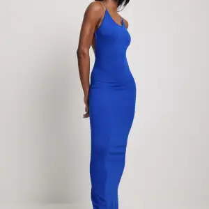 Fin blå långklänning från Nakd som inte kommer till användning och har endast använts 1 gång🩵 Köpte för 599kr säljer för 350kr då den knappt är använd🥰