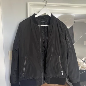 Bomberjacka  - Snygg bomberjacka💕säljer då den inte kommer till användning