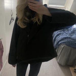 Kort kappa - Såååå snygg kort kappa från united colors of beneton, färgen syns bäst på andra bilden❤️