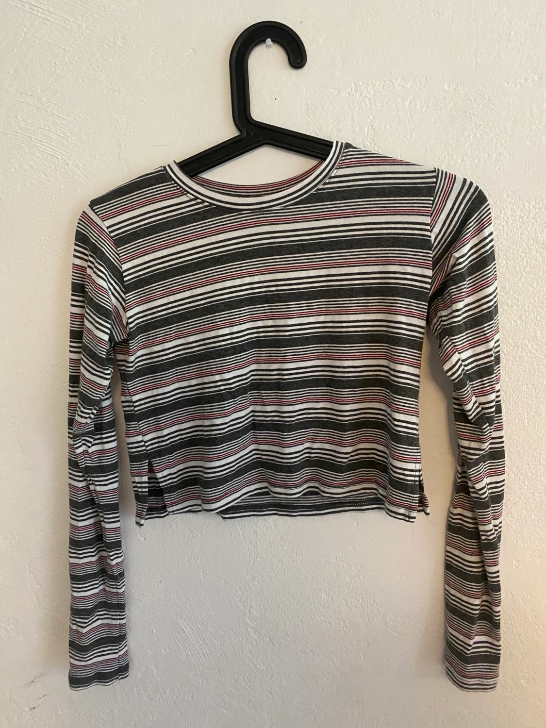 Två croppade långärmade toppar