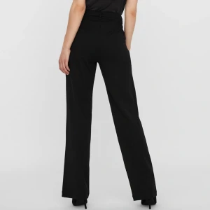 Kostymbyxor  - Midwaist kostymbyxor som passar mig som är 170 lång! Helt oanvända, nypris 400 men kom med prisförslag🤍