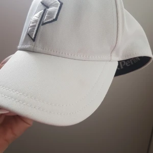 Peak performence keps , vit  - Peak performence keps , vit Nypris: 700kr