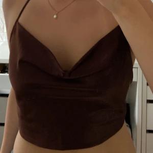 Brun topp - Sjukt snygg topp, aldrig använt och lappen är kvar💗