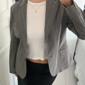 Randig vintage kavaj - Så snygg vintage kavaj som är storlek 44 men som egentligen är som en 40-42😊 