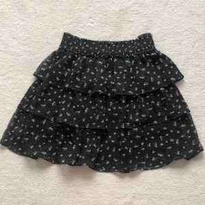 Blommig skjol  - Jättefin skjol💗