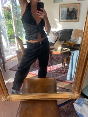 Manchesterbyxor👖 - Balla svarta manchesterbyxor, använda bara ett par gånger👖🖤