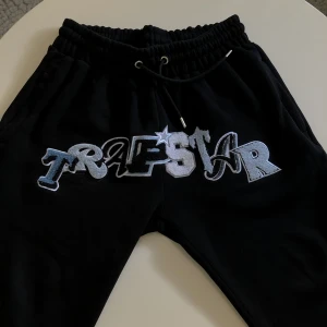 Trapstar Widcard Bottoms - Sparsamt använda, tipp topp skick, inga flaws, som nya!  ⭐️ Storlek S, digitalt kvitto finns ⭐️ 💥 Pris går att diskutera vid smidig affär  🔥 Först till kvarn, alltid snabba svar 🔥