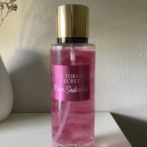 Victorias Secret pure seduction body - Säljer min knappt använda Victorias Secret pure seduction body mist då jag redan har massa andra parfymer💗