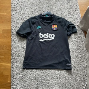 BARCA TRÄNINGSTRÖJA - En Barca träningströja i bra skick! 