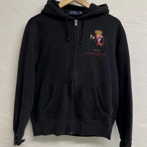 Ralph Lauren tröja  - Ralph Lauren tröja  Storlek S Sydd på ena armen, bild 3