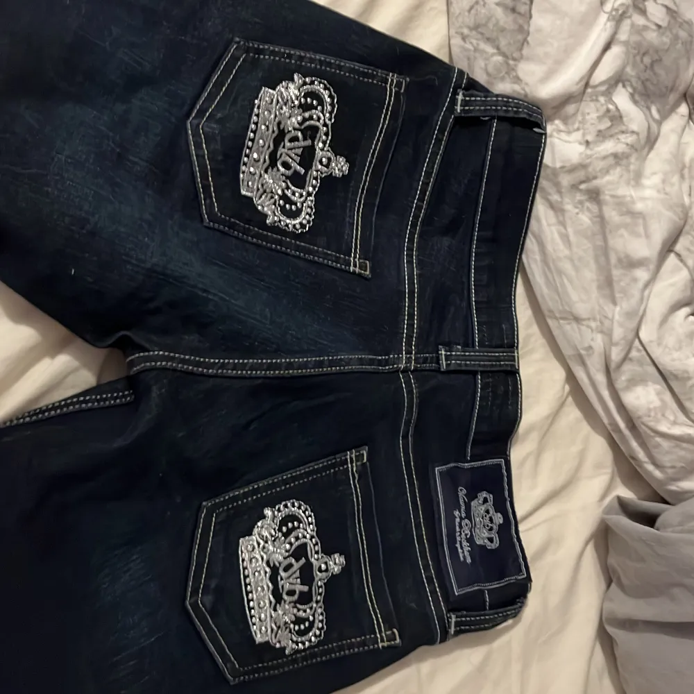 Dessa är vintage och aldrig använda då jag inte gillar hur de sitter på mig . Jeans & Byxor.