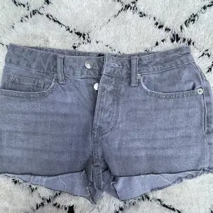 Så fina jeansshorts från Lager 157. Säljer pga att de är för små/tajta på mig