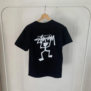 Stussy T-Shirt - En äldre Stussy T-Shirt som saknar lappar så vi kan inte garantera att den är äkta!