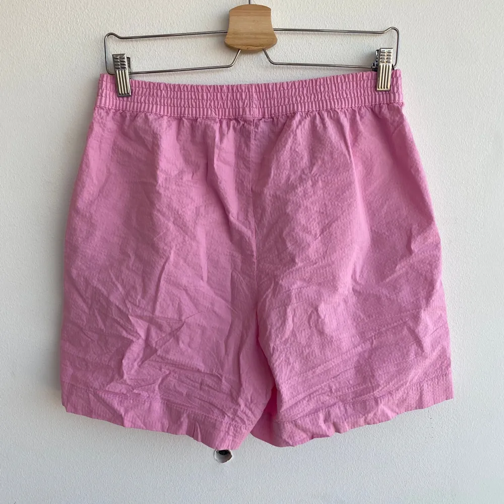 Shorts från Rue de Tokyo, modell Petri. Använd, men utan anmärkning.  Storlek: M Material: 97% cotton, 3% spandex Nypris: 1050 SEK. Shorts.