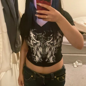 tshirt med tryck - jätte fin tshirt från shein som inte e min stil löngre