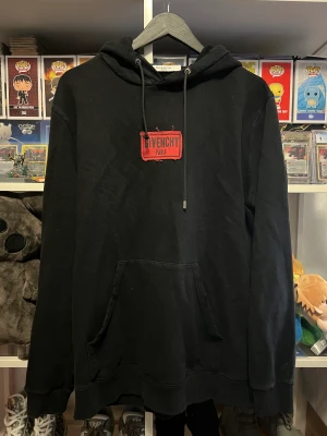 Givenchy Hoodie - Storlek Large, 7/10 skick