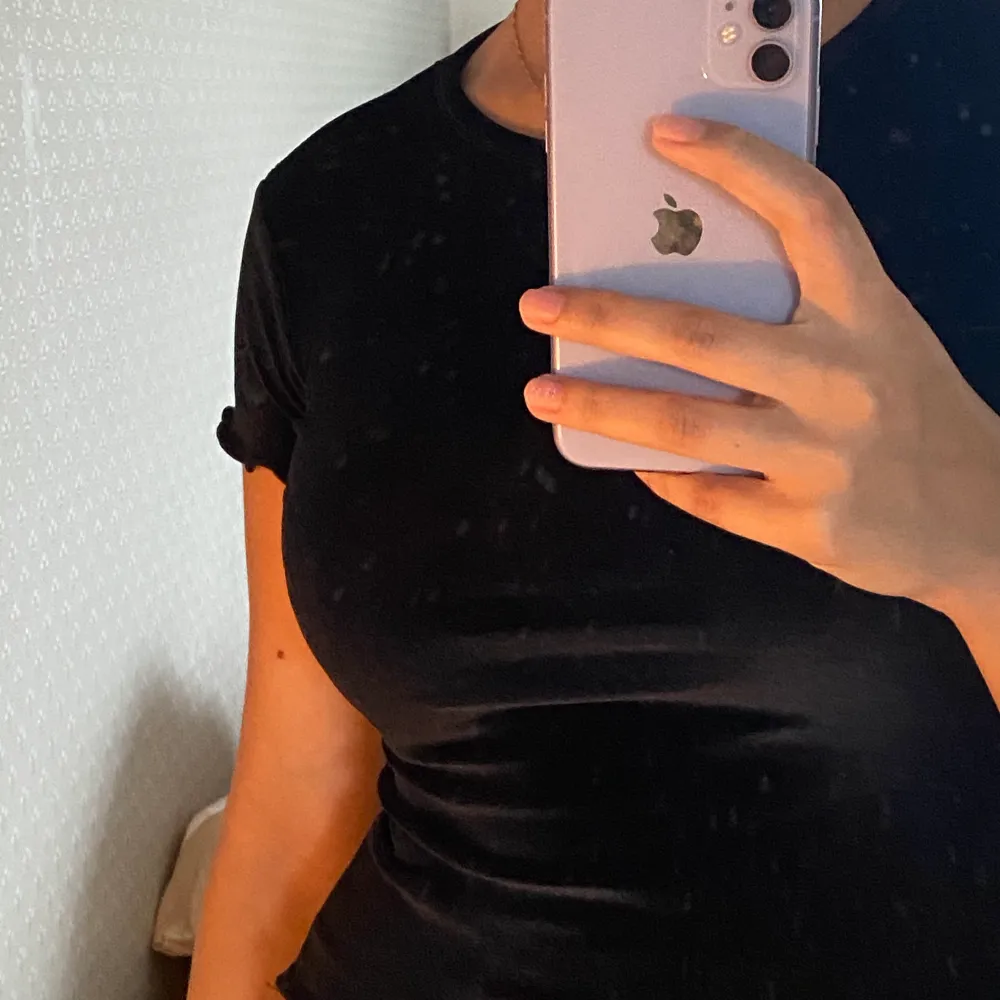 En liten söt topp, bra skick för liten för mig. . Yläosat.