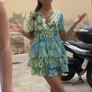 Klänning  - Säljer min klänning från zarashorts då den inte kommer till någon användning 