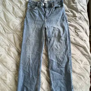 ett par jeans från lager 157. bra skick och är inte använt så mycket🤍
