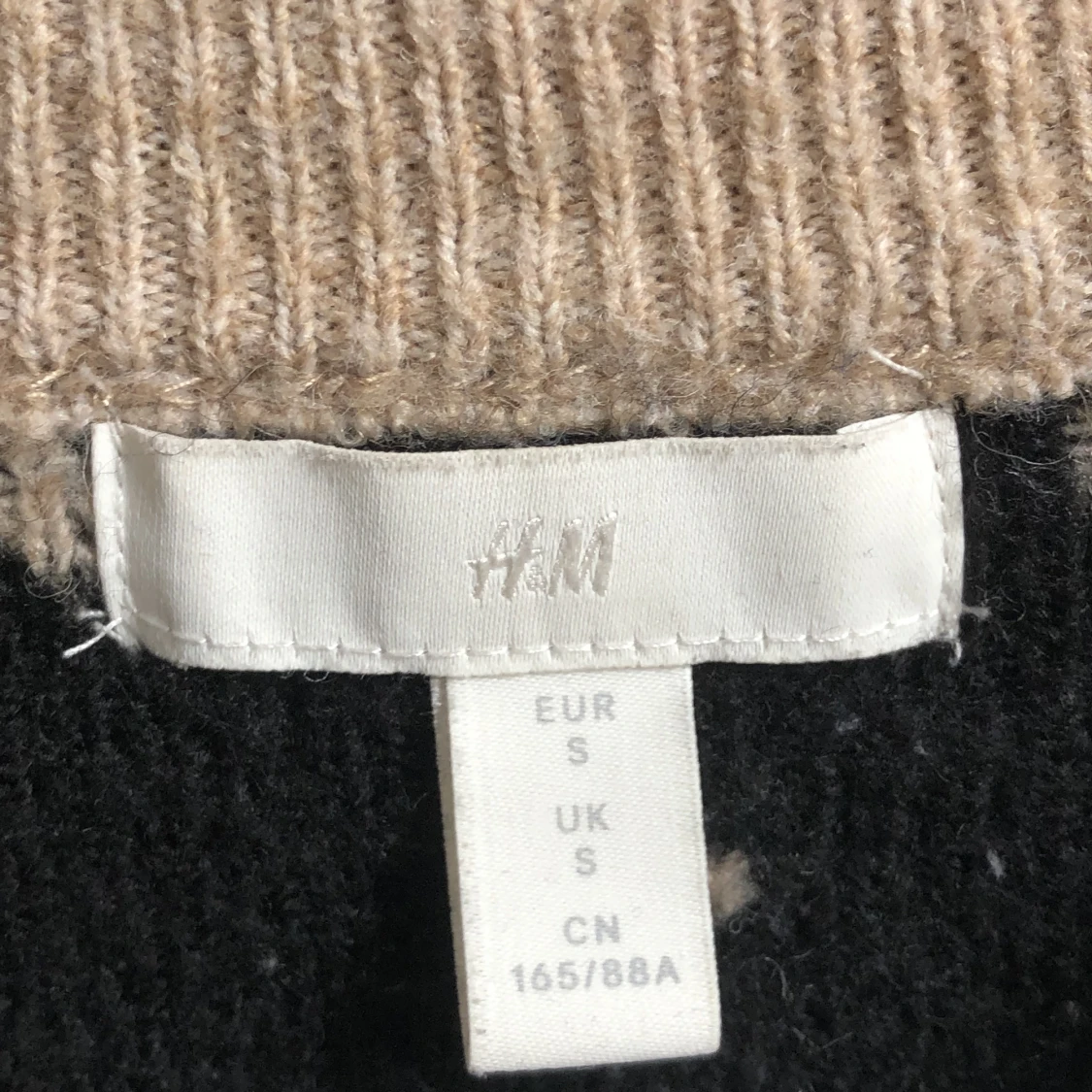 Stickad tröja med prickar - 91