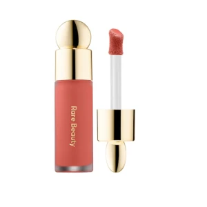 RARE BEAUTY BLUSH - Rare beauty blush i färgen Joy. Insåg nu när den legat i min sminklåda ett bra tag utan att jag använt den att det var ett ovärt köp så jag redan har massa blushes. Har ENBART testat en liten prick på handen men förutom det är den orörd ❤️