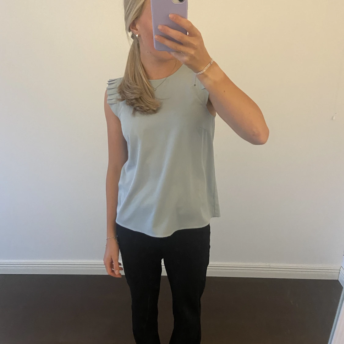 Ljusblå volang topp  - 90