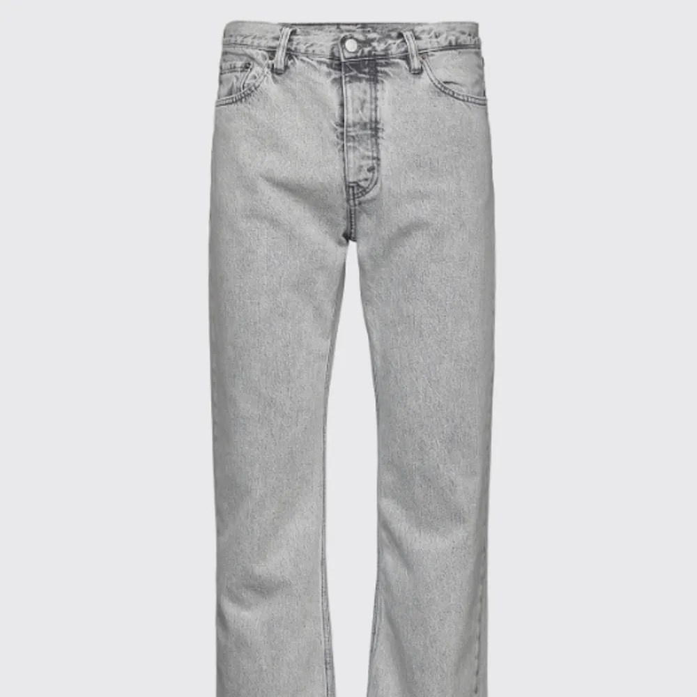 Ljusgråa Hope jeans i modellen rush. Sjukt sköna och snygga men lite för stora på mig. Kontakta mig så skickar jag bilder på dom.. Jeans & Byxor.