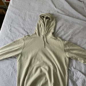 Beigie Hooodie - Skön hoodie med riktigt bra passform.