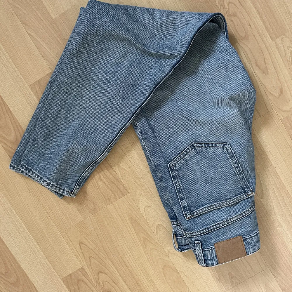 Superfina jeans från Weekday i bra skick 💓. Jeans & Byxor.