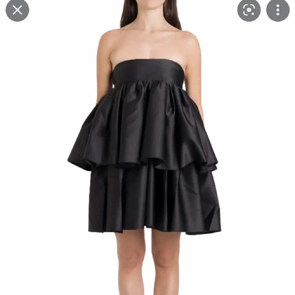 Söker denna klänning eller liknande då den är slutsåld. Helst i storlek xs eller s. Klänningar.