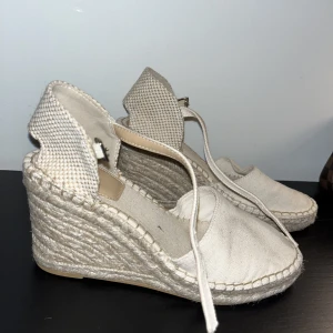 Kilcklad  - Använt dom 1 gång i typ 5 min. Storlek 38