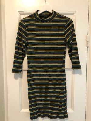 Vintage knitted dress  - Length above knee, sleeves above elbows  
