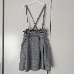 Ma*rs - Super söt kjol från det japanska märket ma*rs! Passar perfekt till Jirai Kei och går super snyggt tillsammans med en svart blus!! 