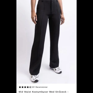 Kostymbyxor Madlady - Säljer dessa svarta kostymbyxor från madlady då jag beställt fel storlek och glömt att skicka tillbaka. 