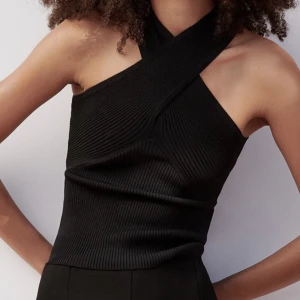 Topp - Söt topp från Zara som aldrig har använts, därför vill jag sälja den. 