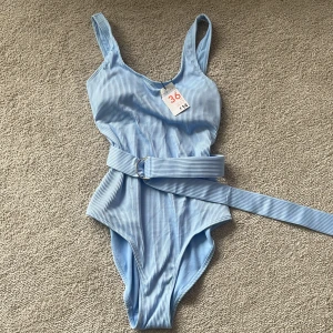 Baddräkt  - Baddräkt storlek 36 från Primark. Aldrig använd 
