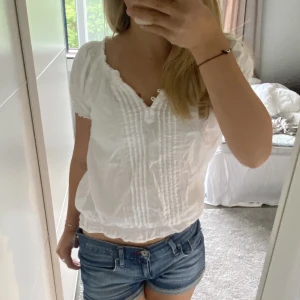 Sommarblus - Supersöt sommartopp. Storlek 164 men skulle säga att den passar xs-s 🌸