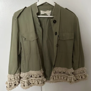 Jacka från zara - Grön jacka från zara. Storlek Xs