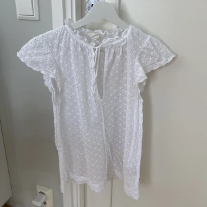 Blus - Fin blus från hm. Använd ett par gånger💗
