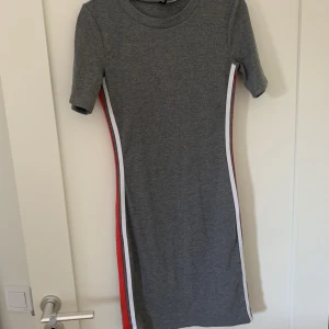 Klänning - Bra skick, tight t-shirt klänning