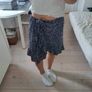 Shein kjol - Söt kjol, använd men är i väldigt bra skick❤️🥰