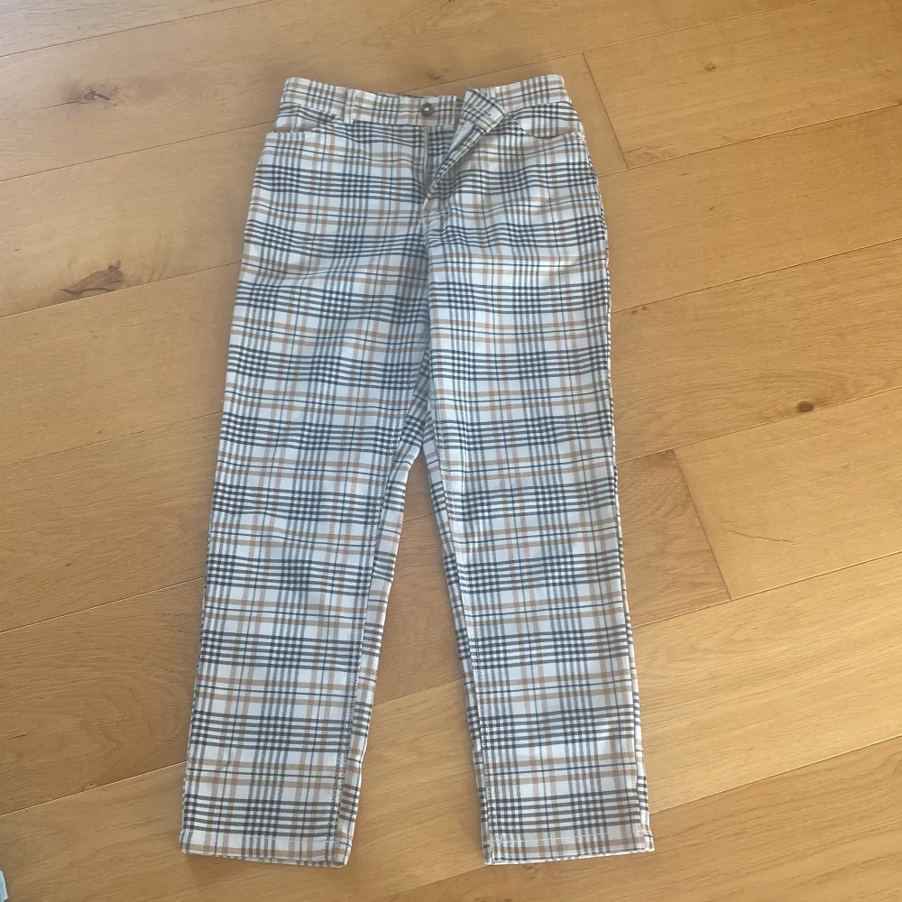 Bra skick, knappt använd. Perfekta byxor nu till hösten<3. Jeans & Byxor.