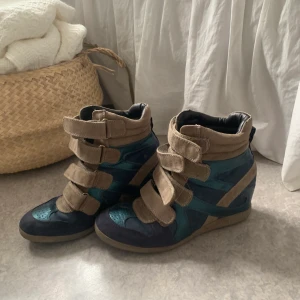 Skor isabel marant 38 - Säljer dessa isabel marant liknande skor i strl 38!🙏 Så snygga☺️