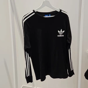 Adidas tröja  - Tröjans kvalite är 8 av 10
