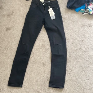 Svarta jeans - Svarta oanvända jeans