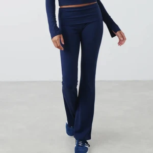 Fold over leggings  - Super snygga marinblå fold over leggings. Knappt andvända, bara testat dem på två gånger. 